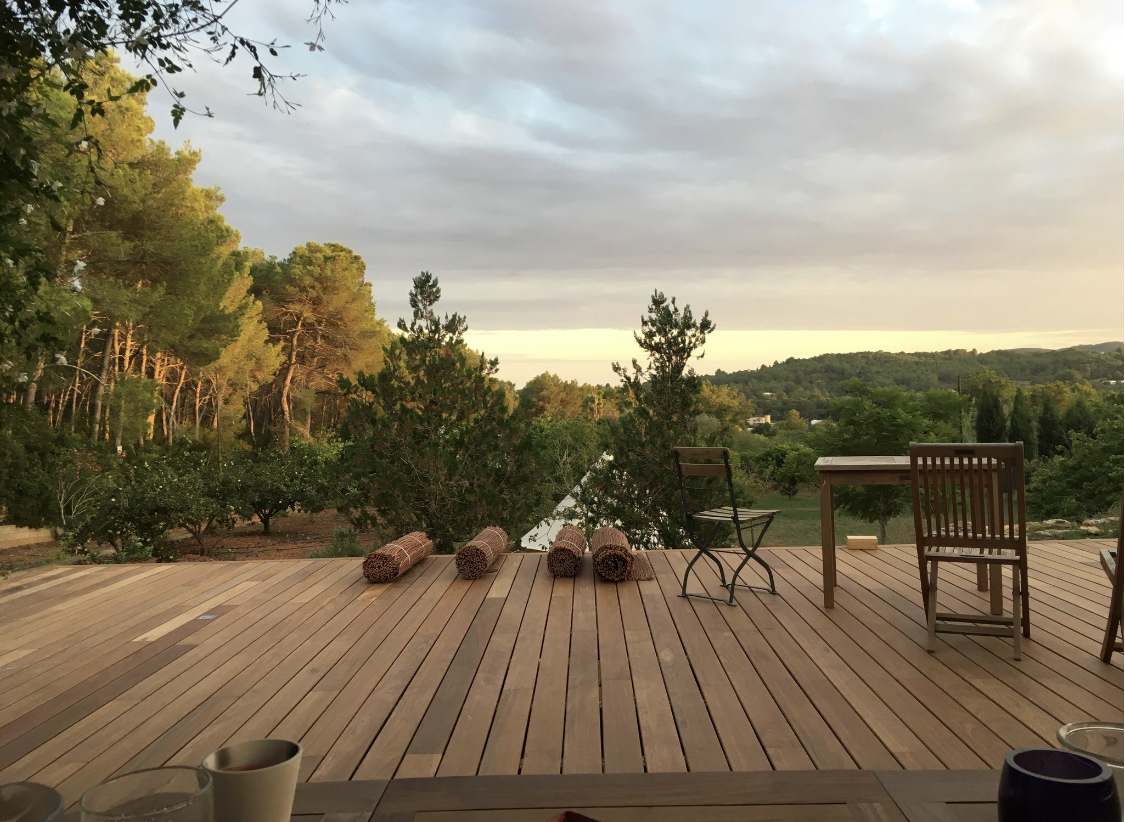 Terrasse en bois à Ibiza