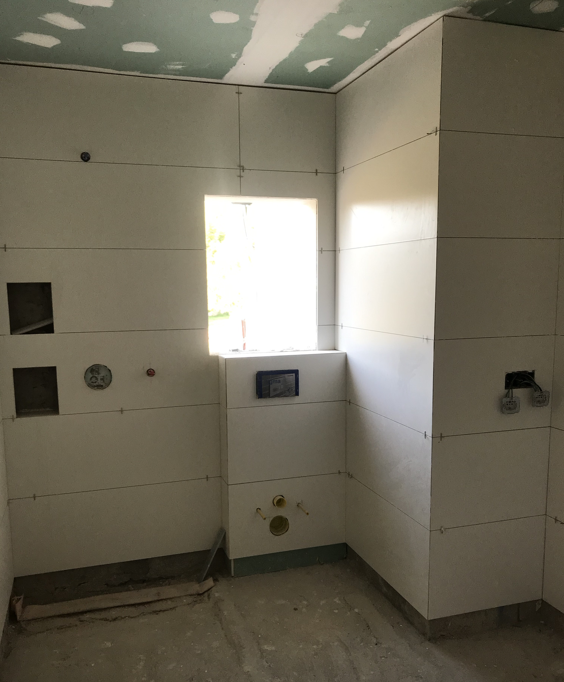 Rénovation de salle de bains à Ibiza, pose de carrelage.
