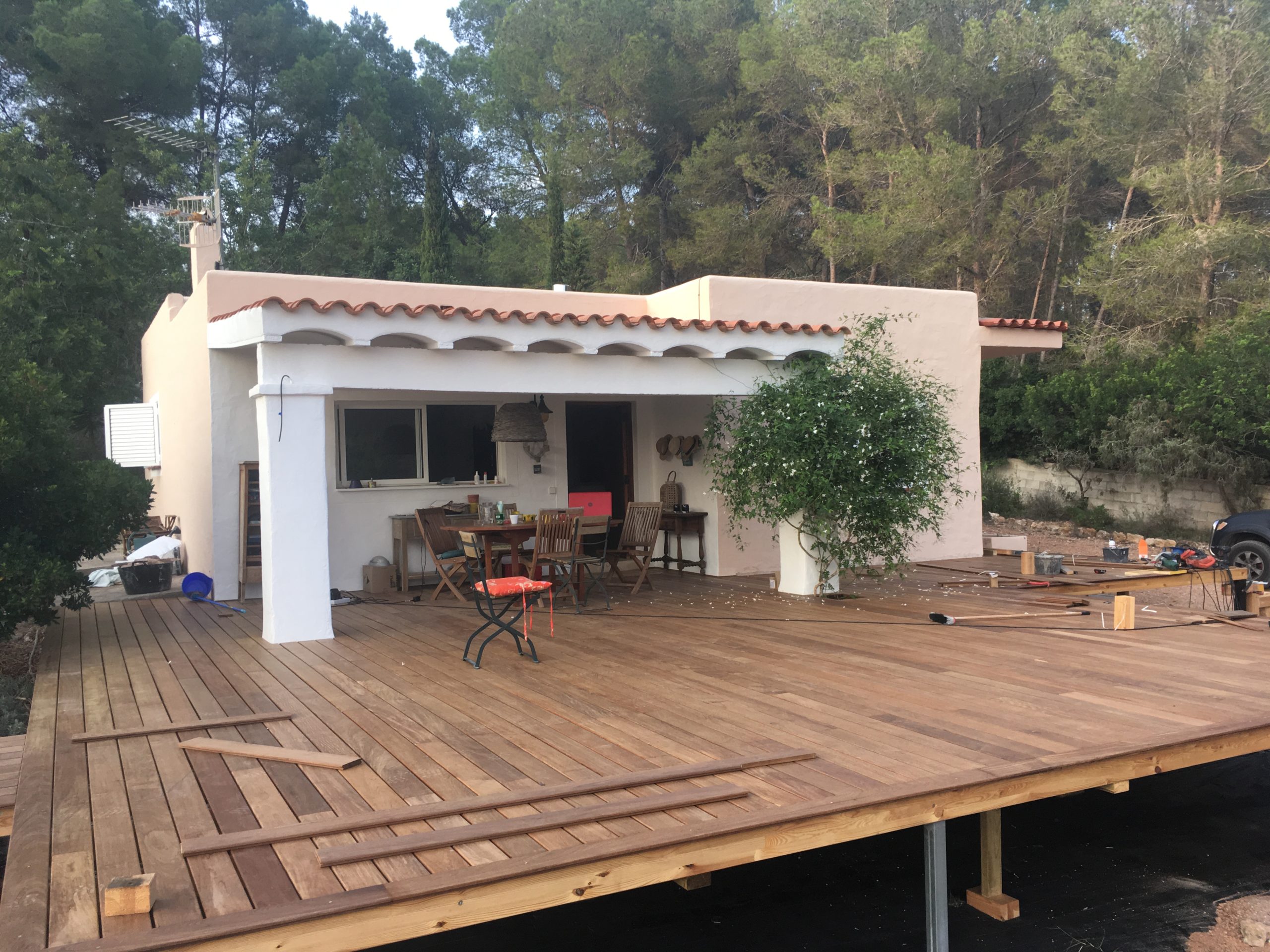 Construction d'une terrasse en bois à Ibiza